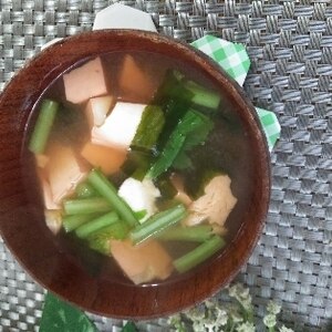 小松菜・豆腐・わかめの味噌汁